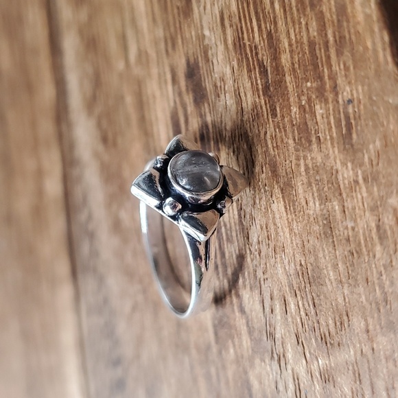 Size 7 R378 sterling‎ silver artisan ring 925 moonstone